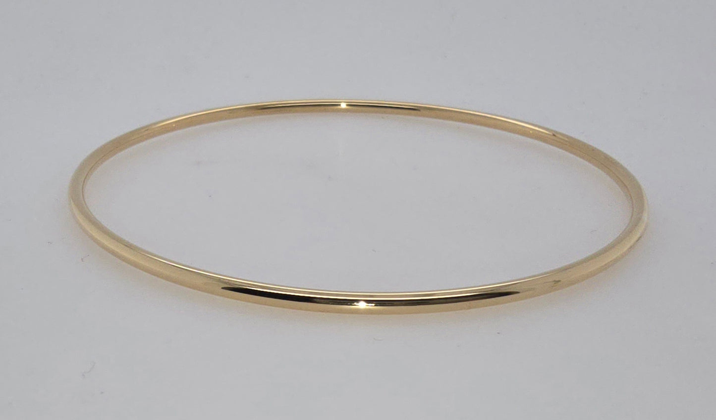 9CT YELLOW GOLD 2MM X 63MM SOLID GOLF BANGLE 7.3GRAMS