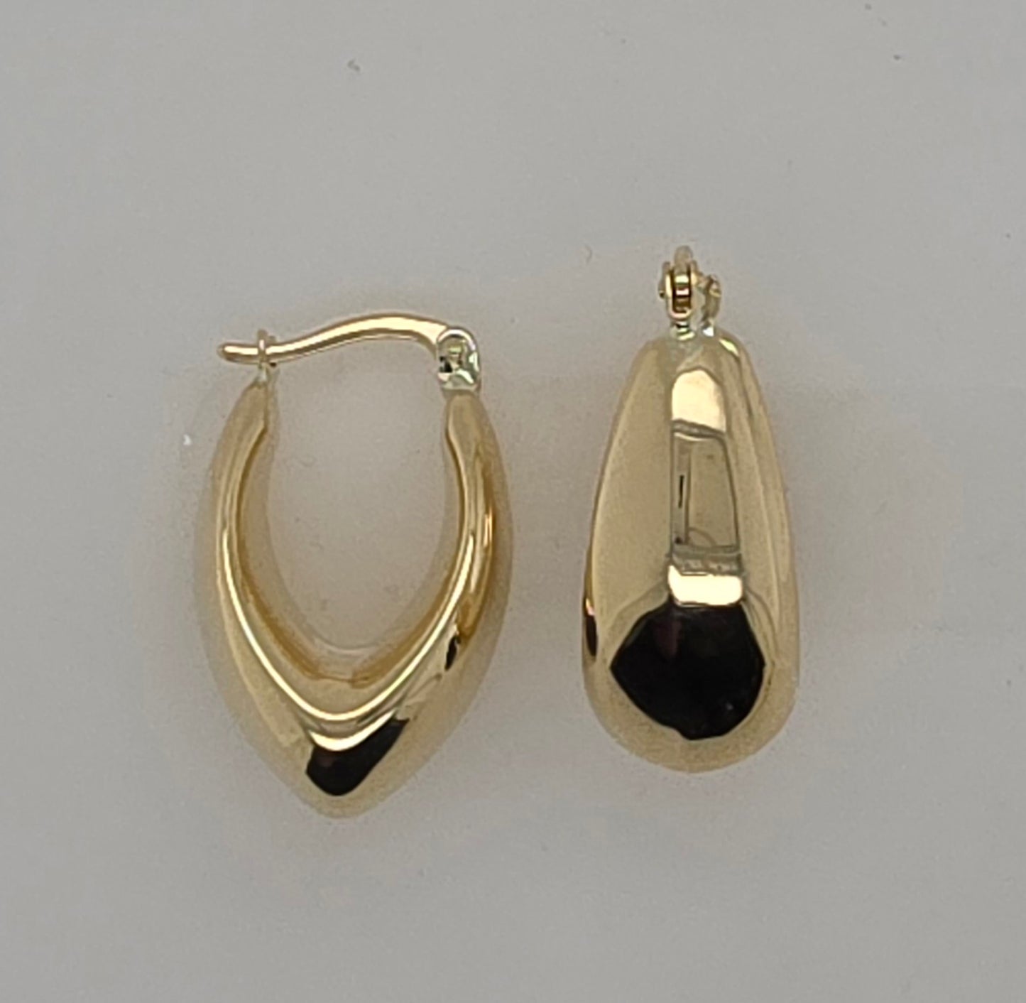 9CT YELLOW GOLD OVAL SHAPE HOOP EARRINGS.