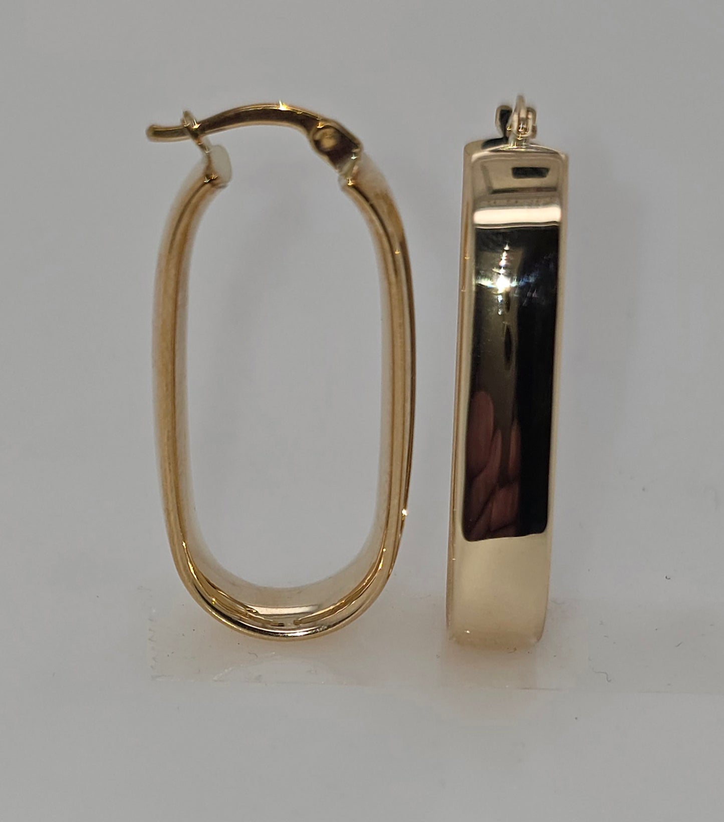 9CT YELLOW GOLD 6MM X 12MM X 30MM INTERNAL MEASUREMENT OVAL SHAPE HOOP EARRINGS.