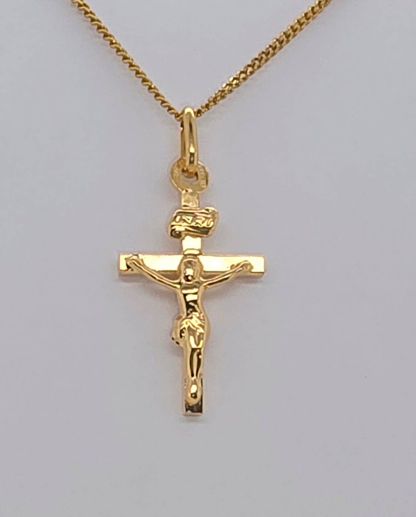 9CT YELLOW GOLD IMPORTED CRUCIFIX PENDANT