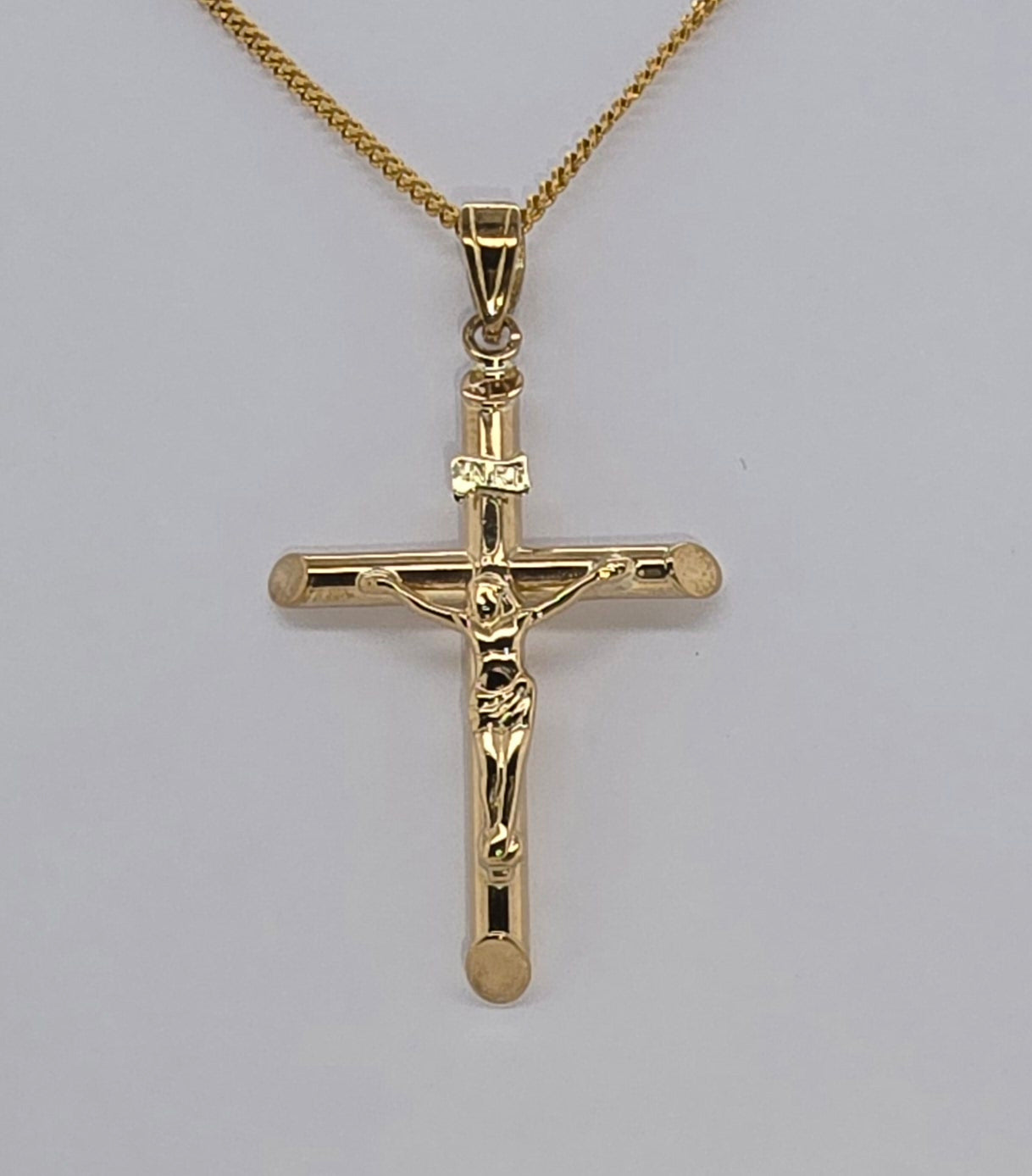 9CT YELLOW GOLD MEDIUM 28MM X 20MM (EXCLUDING BAIL) CRUCIFIX PENDANT
