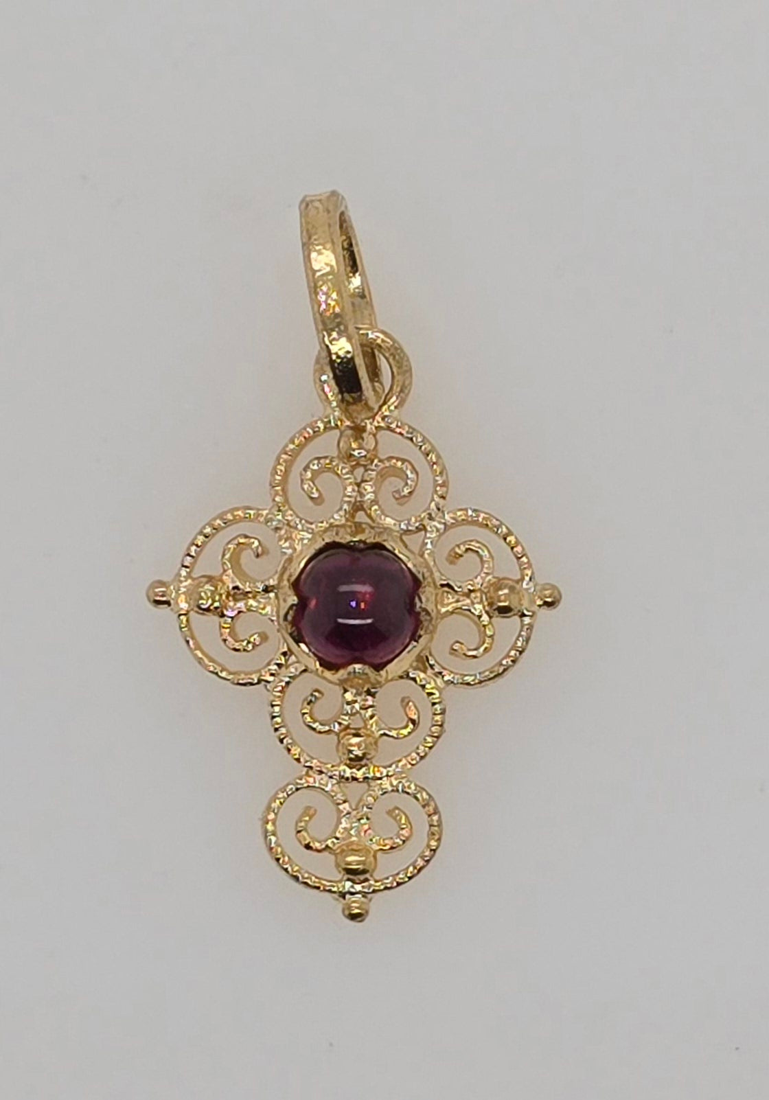 9CT YELLOW GOLD FILIGREE AMETHYST SMALL CROSS