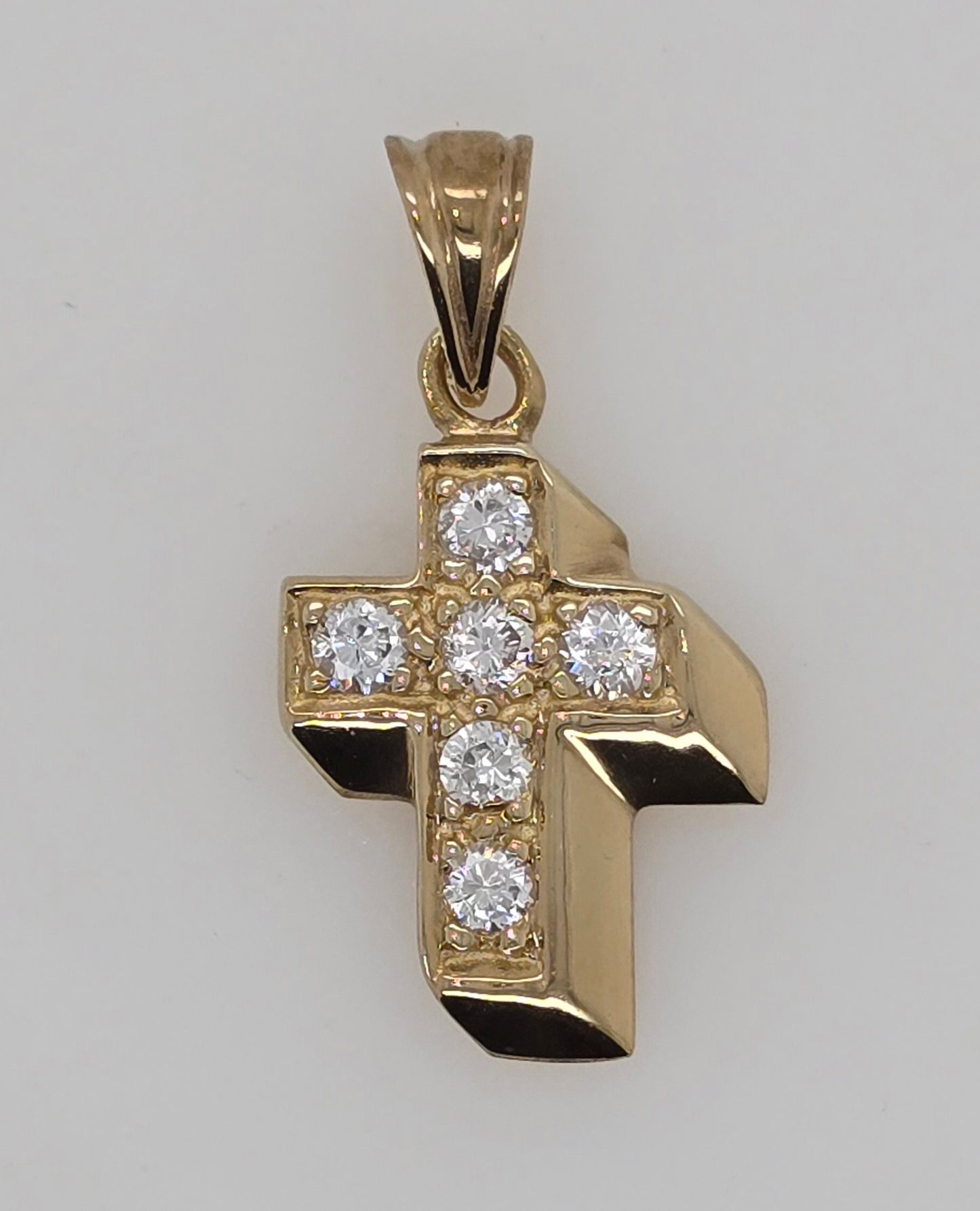 9CT YELLOW GOLD IMPORTED 17MM X 13MM CUBIC ZIRCONIA CROSS