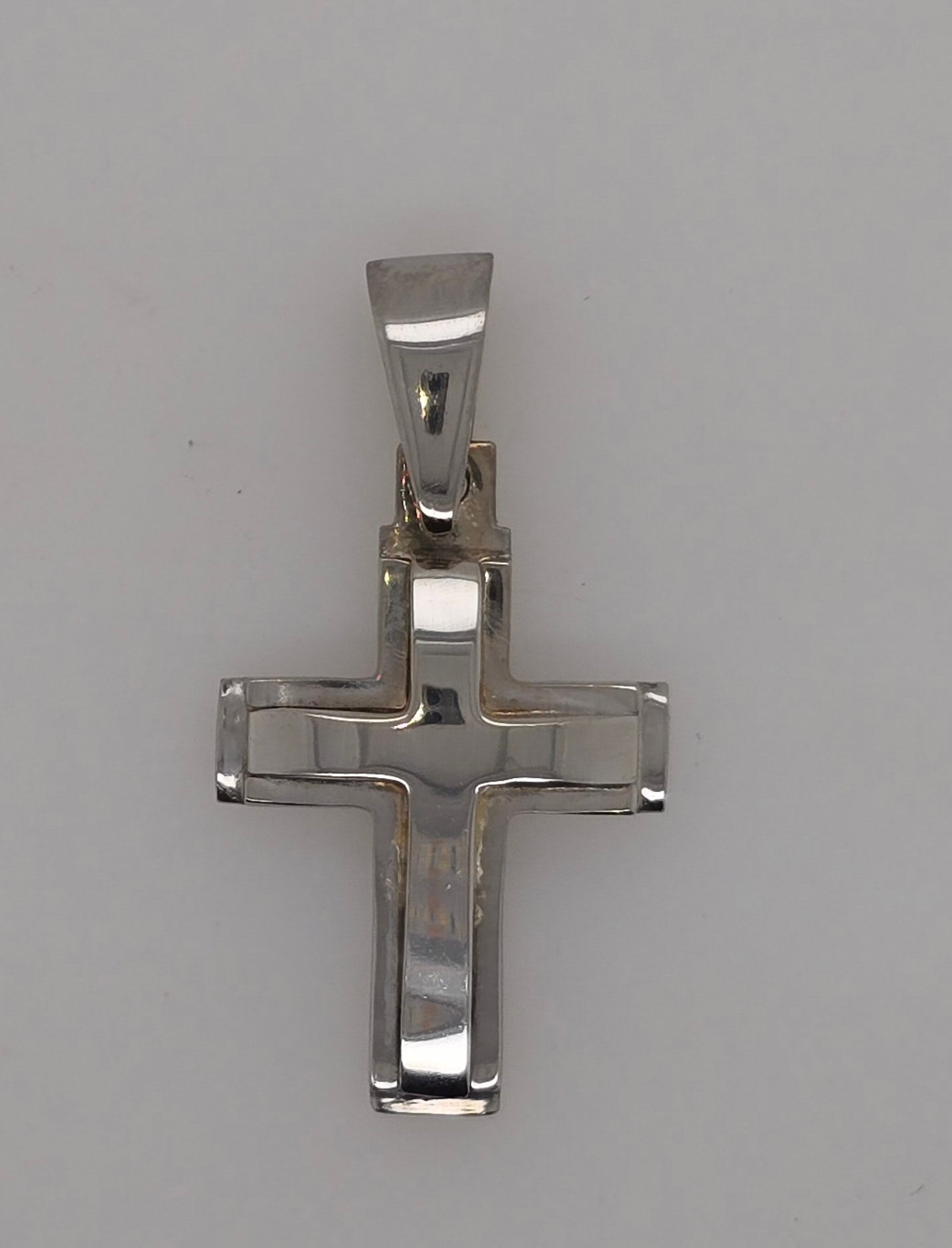 9CT WHITE GOLD SOLID CROSS WITH RAISED CENTER.