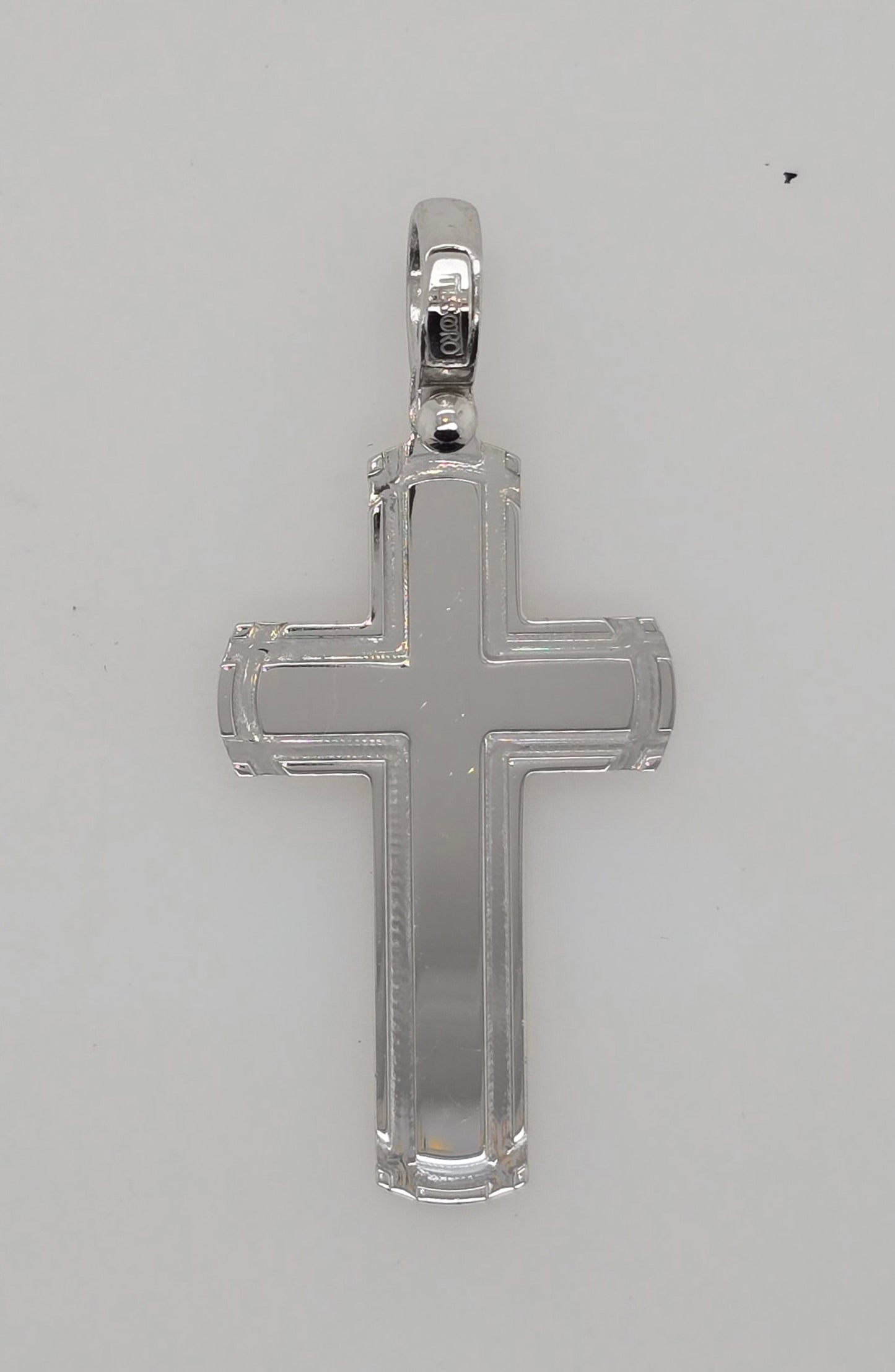 9CT WHITE GOLD ITALIAN FLAT 30MM X 18MM CROSS.