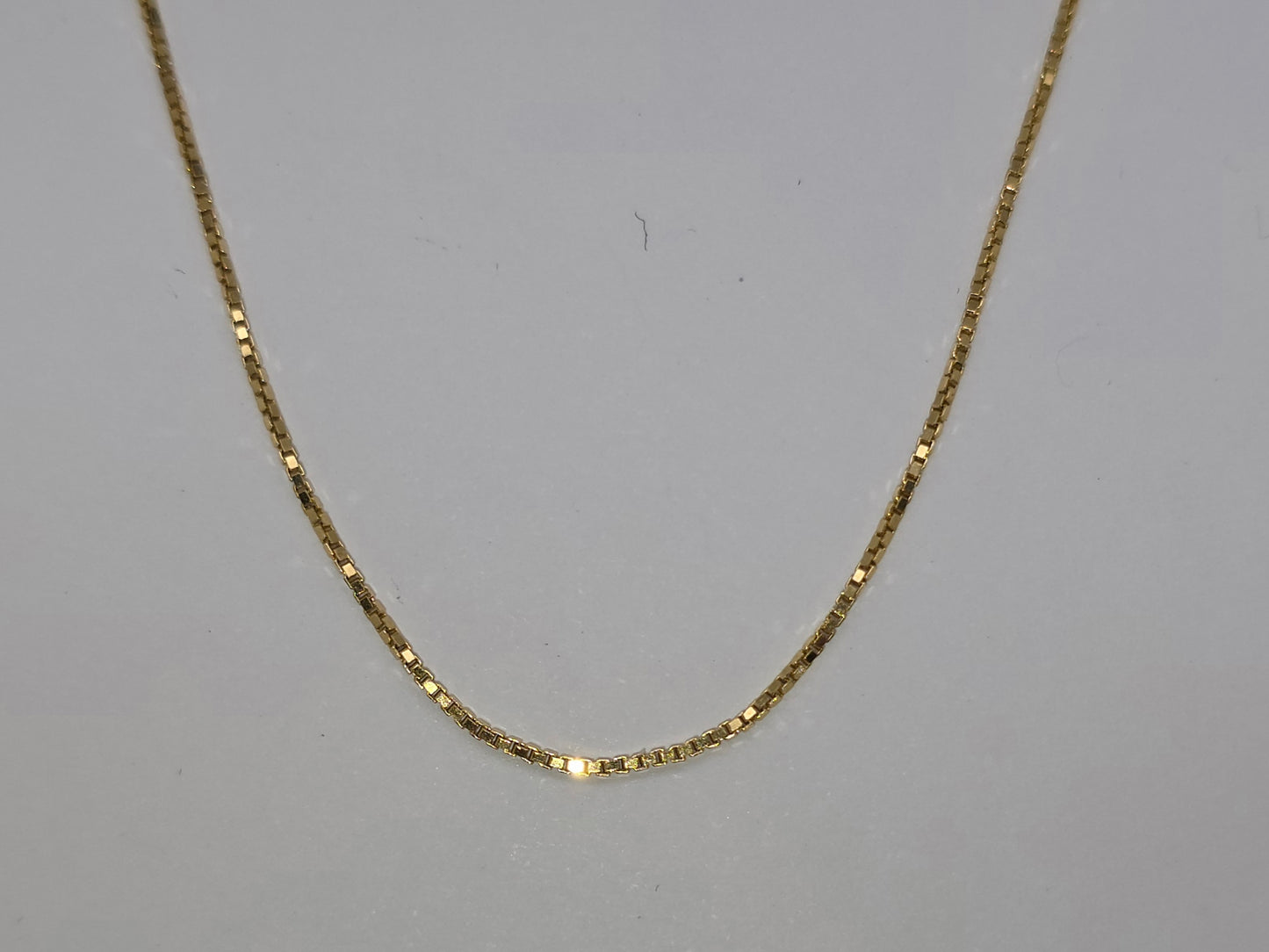 18CT YELLOW GOLD IMPORTED ITALIAN 45CM X .9MM WIDE BOX CHAIN 2.79GRAMS