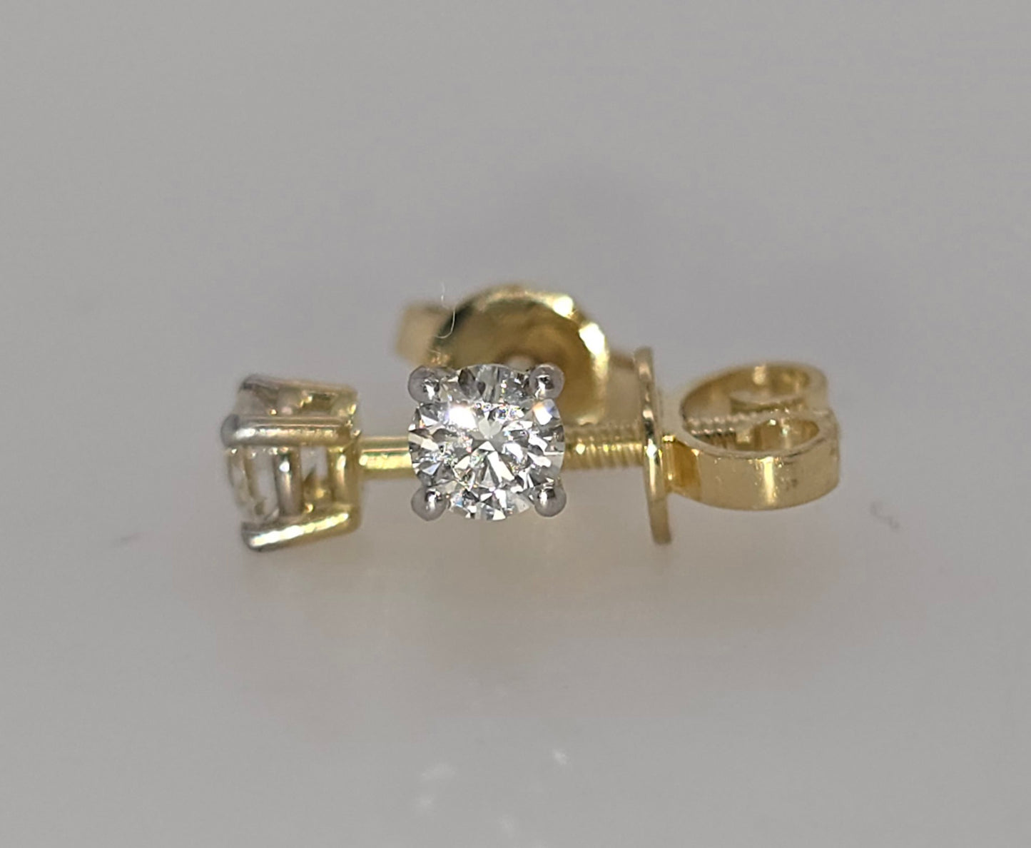 18CT YELLOW GOLD 4 CLAW SET DIAMOND STUDS.