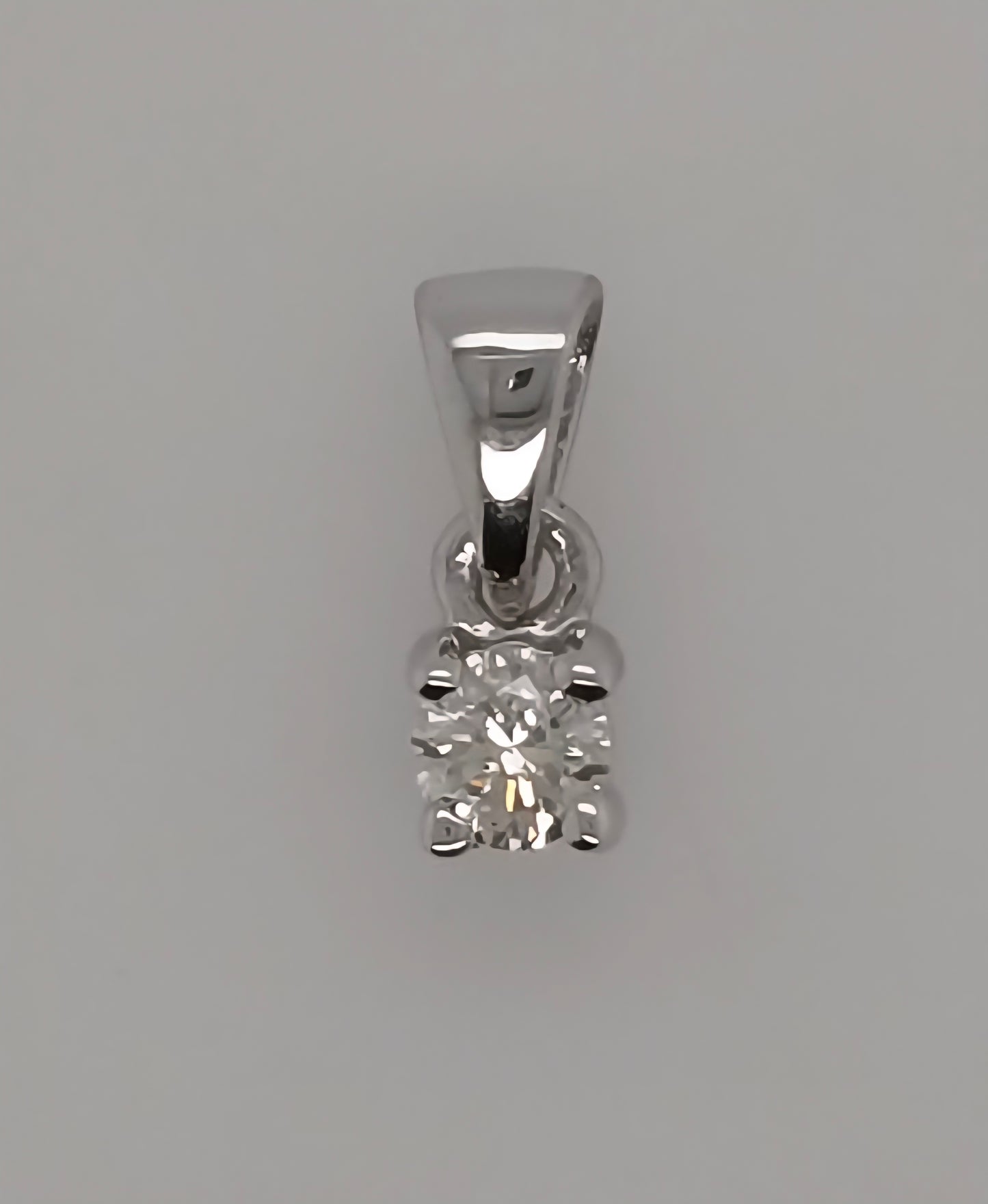 9CT WHITE GOLD 4 CLAW SET SOLITAIRE DIAMOND PENDANT.