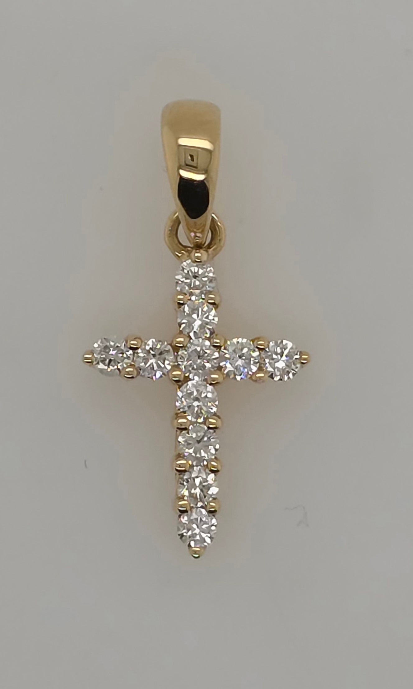 18CT YELLOW GOLD CLAW SET DIAMOND CROSS PENDANT