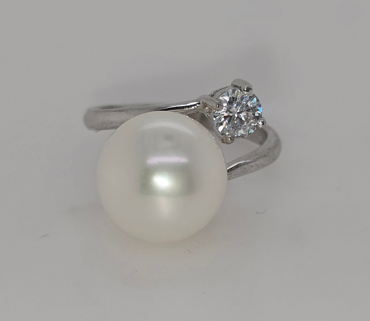 STERLING SILVER 12MM FRESHWATER PEARL AND 5MM ROUND CUBIC ZIRCONIA RING.