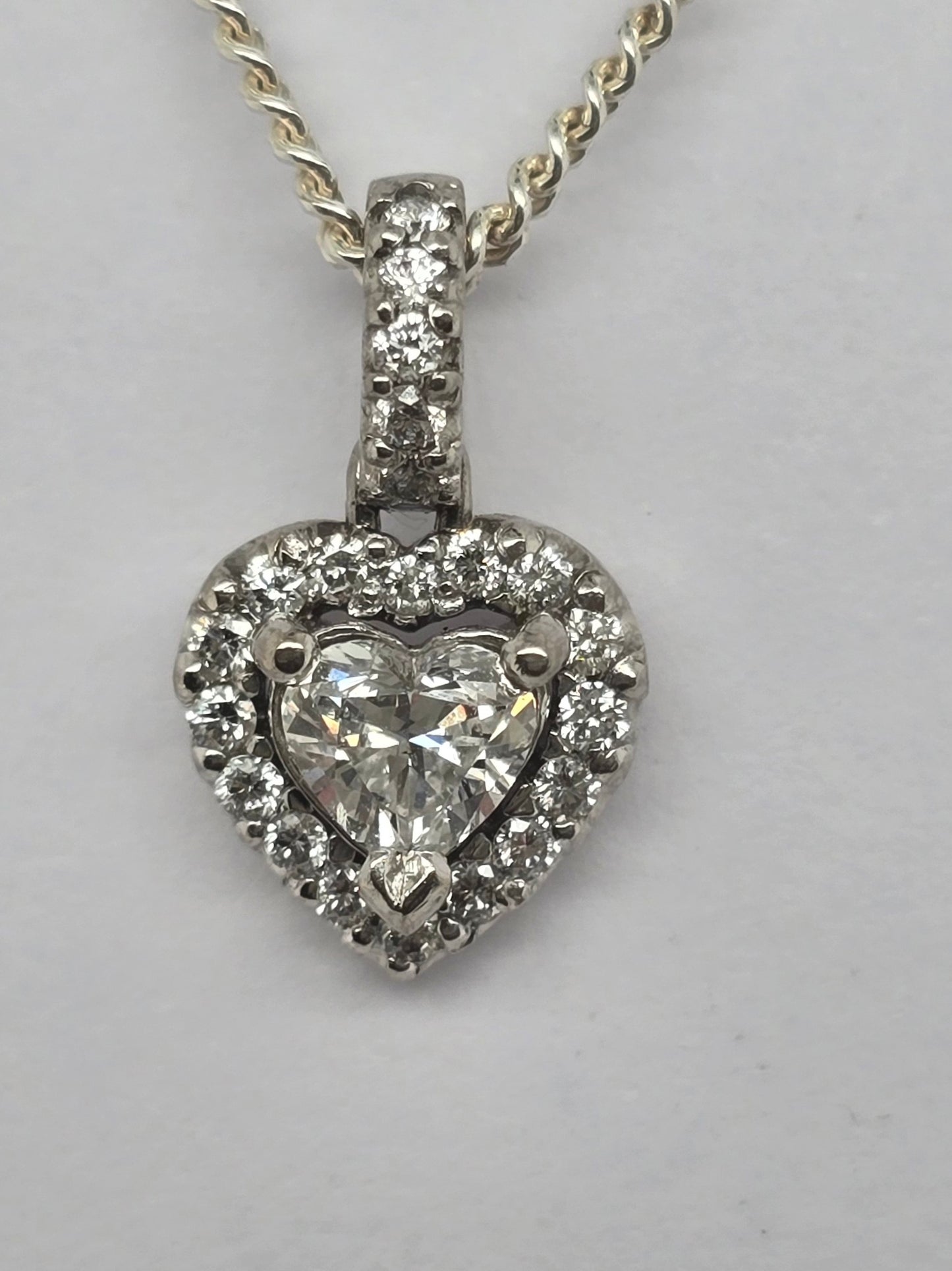 18CT WHITE GOLD HEART DIAMOND PENDANT