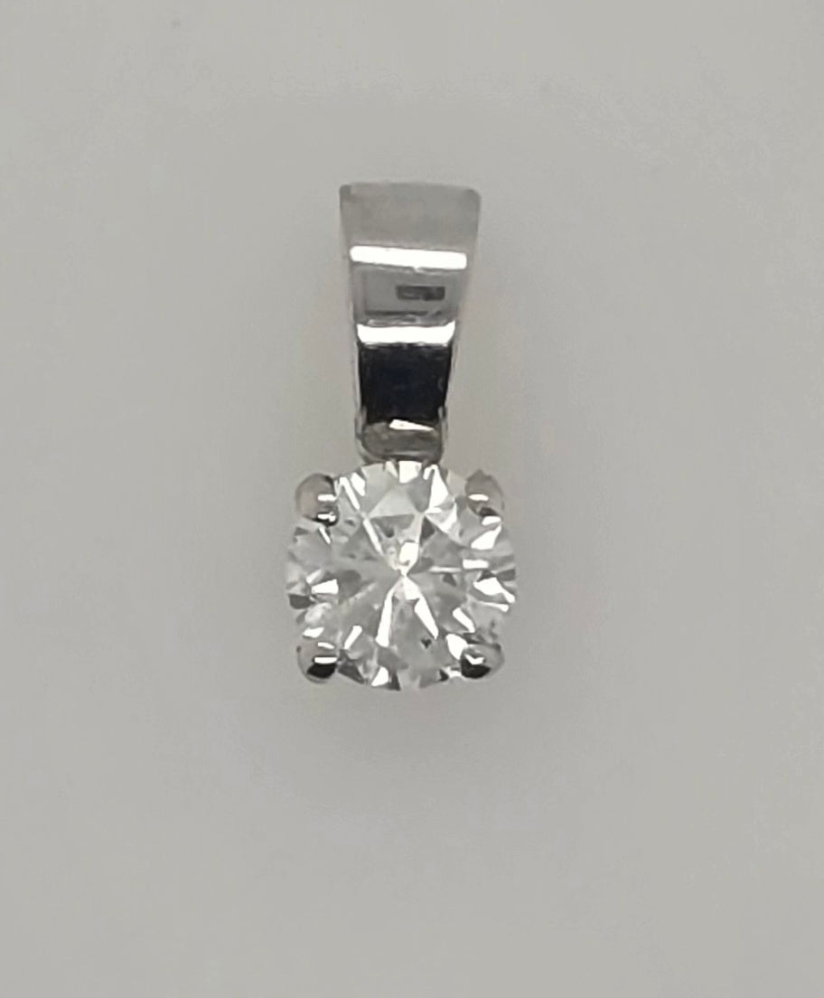 18CT WHITE GOLD DIAMOND SOLITAIRE PENDANT