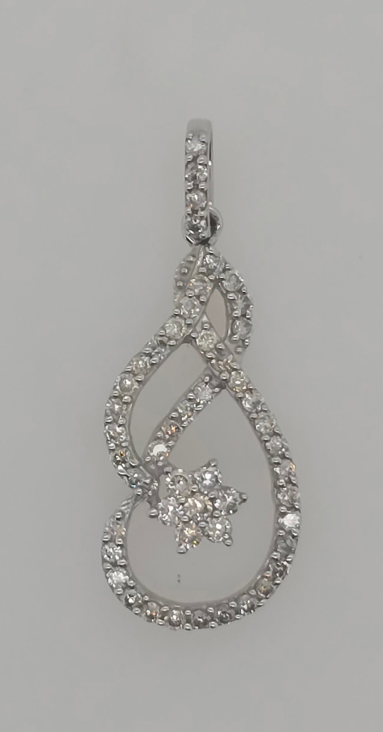 18CT WHITE GOLD FANCY CLAW SET DIAMOND PENDANT