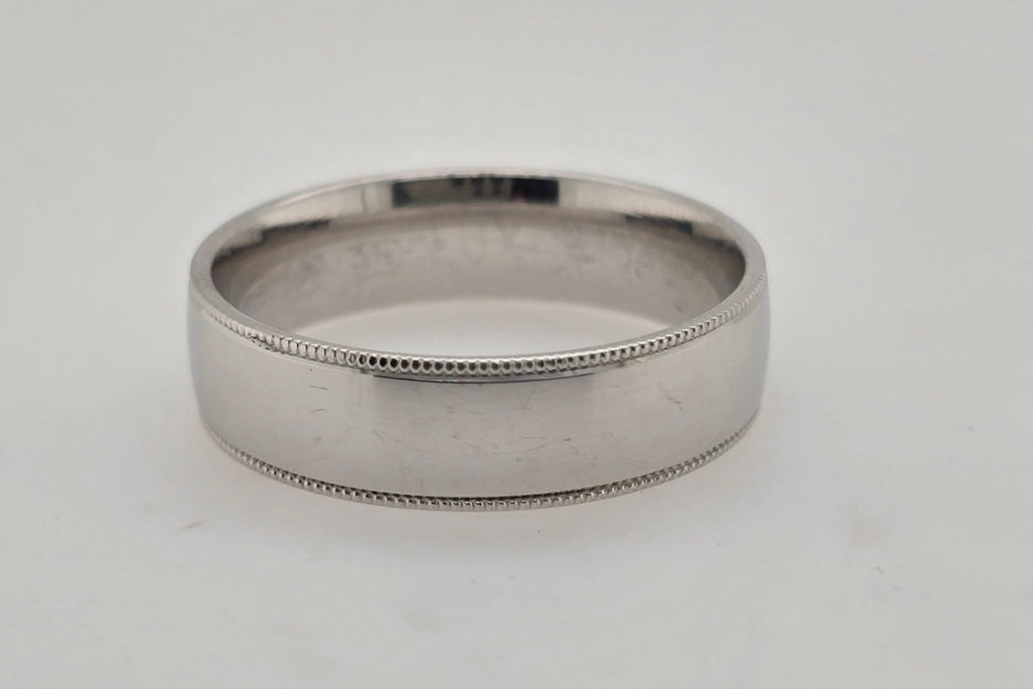 9CT WHITE GOLD 6MM X 1.5MM LUXURY FIT PATTERN RING. FINGER SIZE U