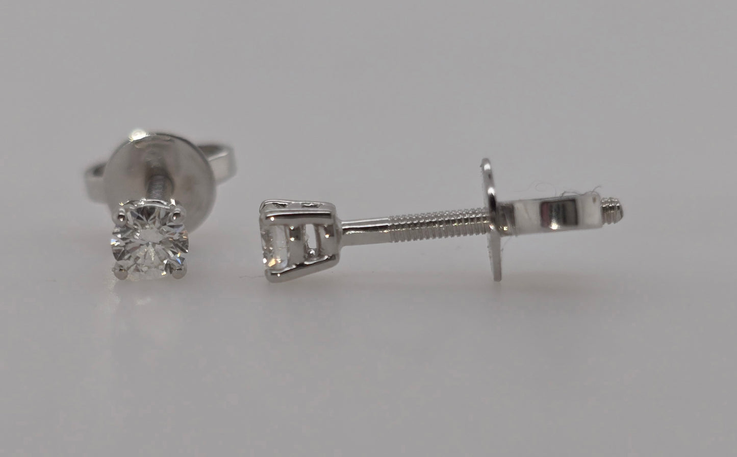 18CT WHITE GOLD DIAMOND STUD EARRINGS