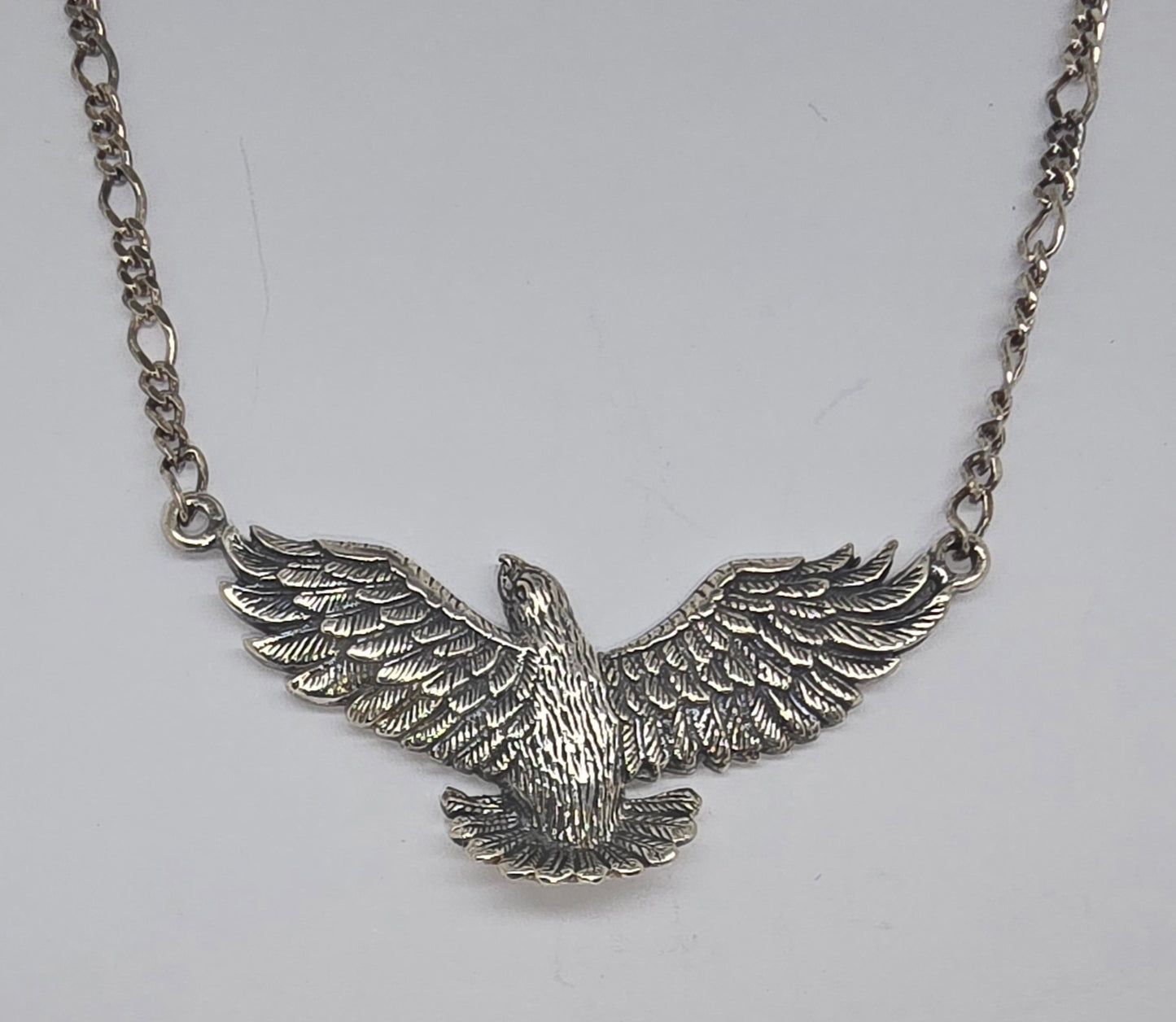 STERLING SILVER EAGLE ATTACHED TO 52MM X 2.7MM 3 X 1 FIGARO CHAIN 8.93GRAMS.