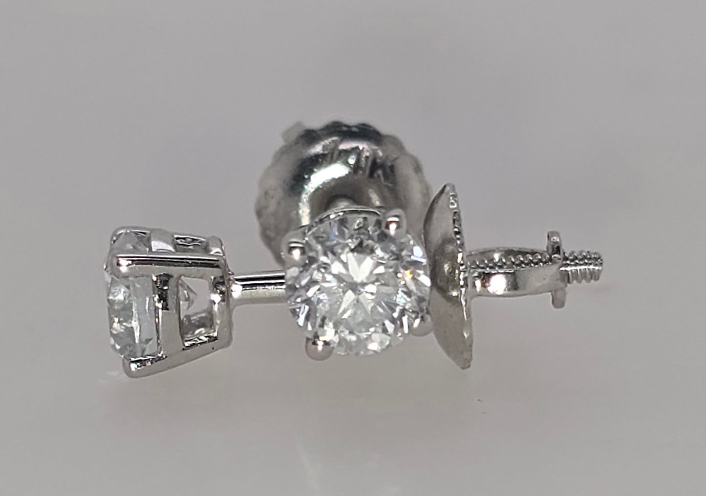 14CT WHITE GOLD LAB GROWN DIAMOND STUD EARRINGS.