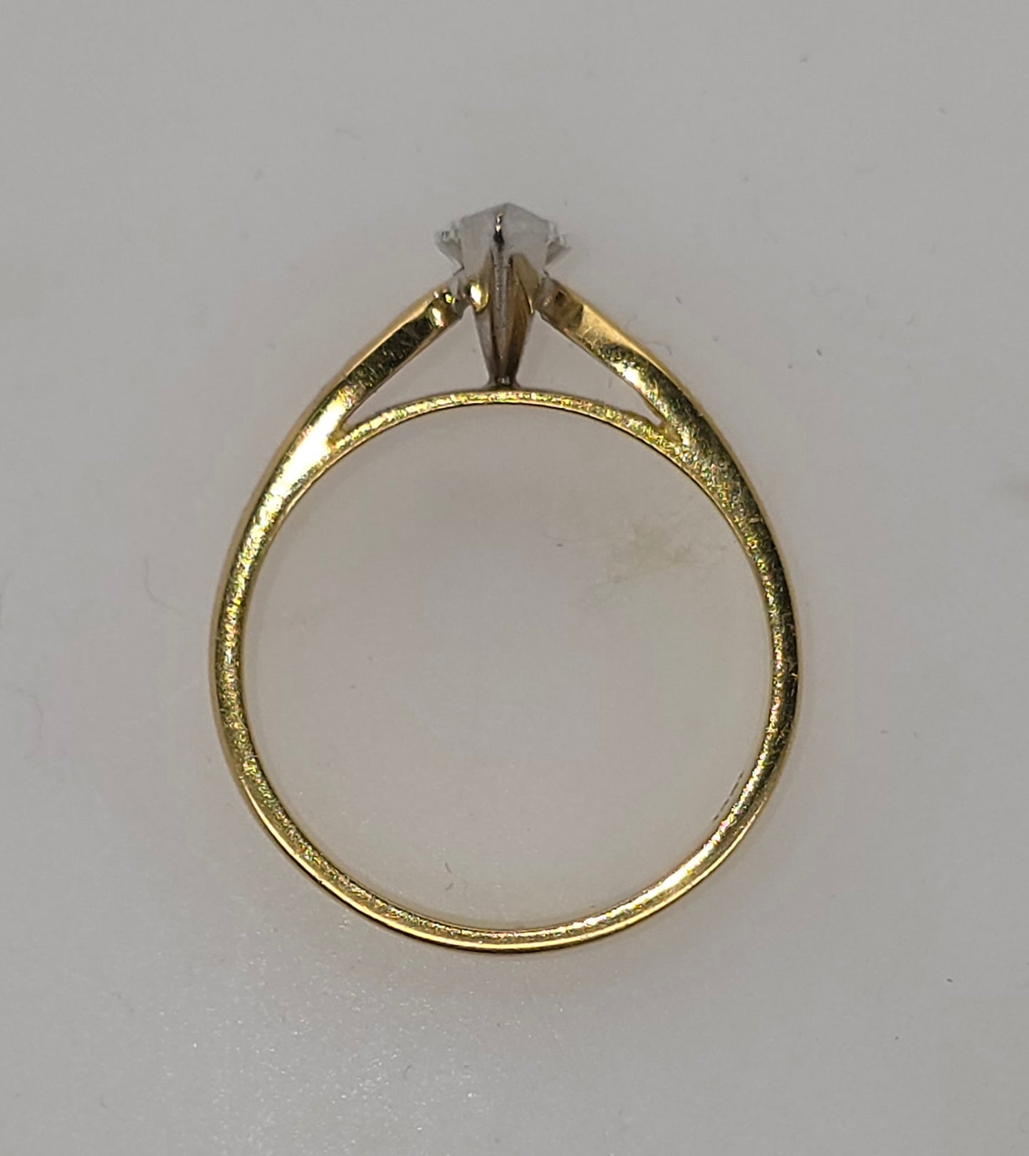 18CT TWO TONE DIAMOND MARQUISE RING.