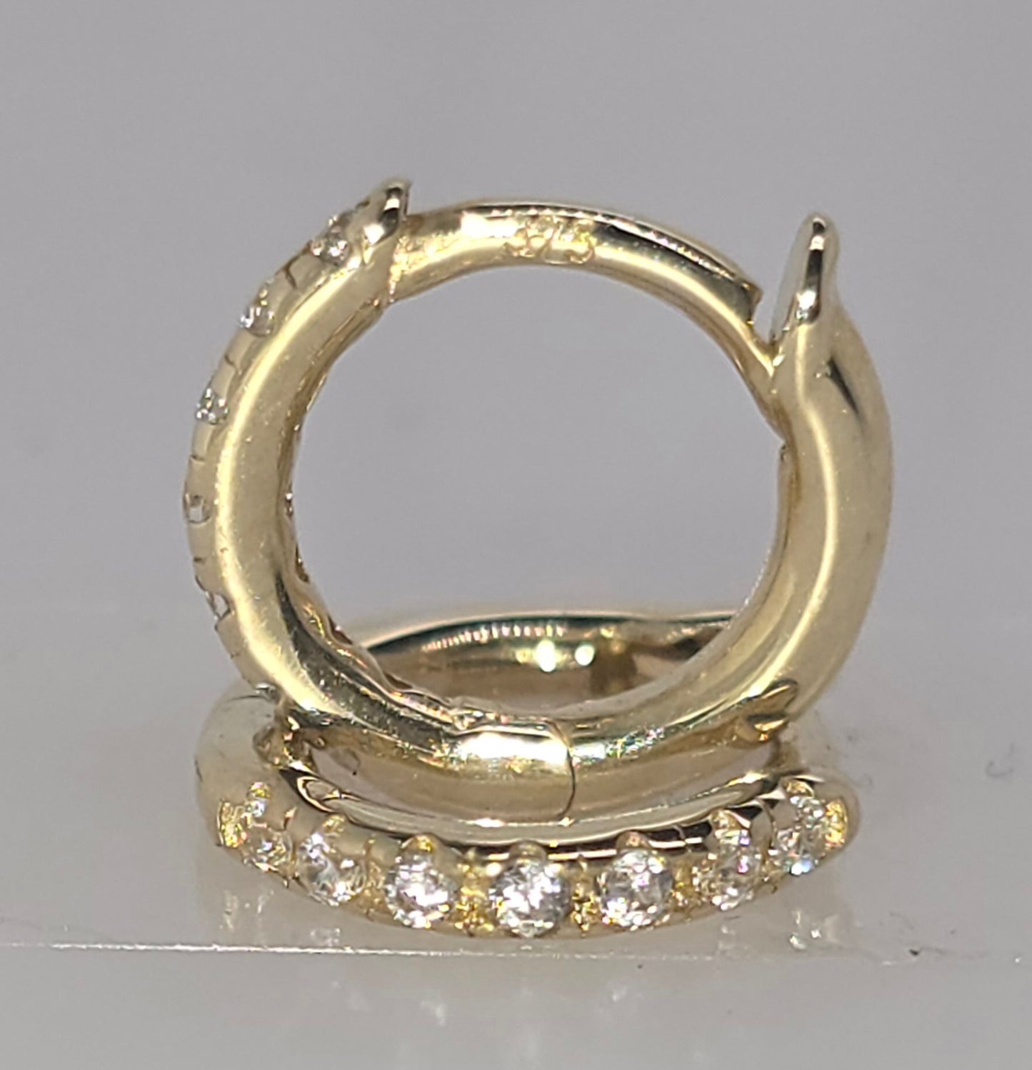 9CT YELLOW GOLD ITALIAN CUBIC ZIRCONIA GRAIN SET HUGGIES.