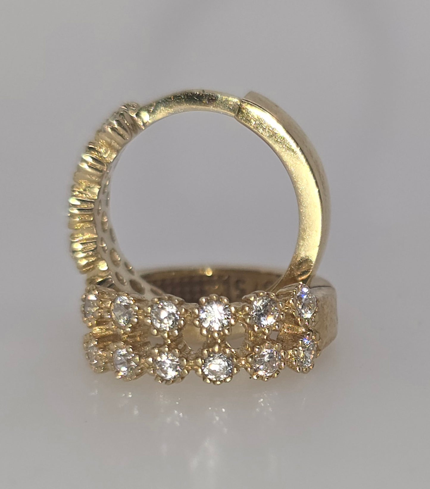 9CT YELLOW GOLD ITALIAN CROWN SET CUBIC ZIRCONIA HUGGIE EARRINGS.