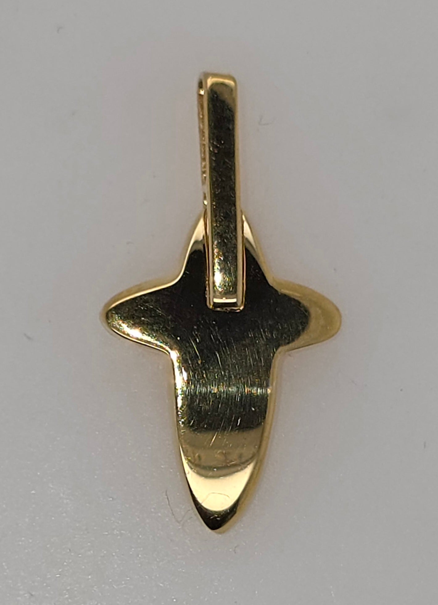 18CT YELLOW GOLD IMPORTED 18MM X 13MM FANCY CROSS.