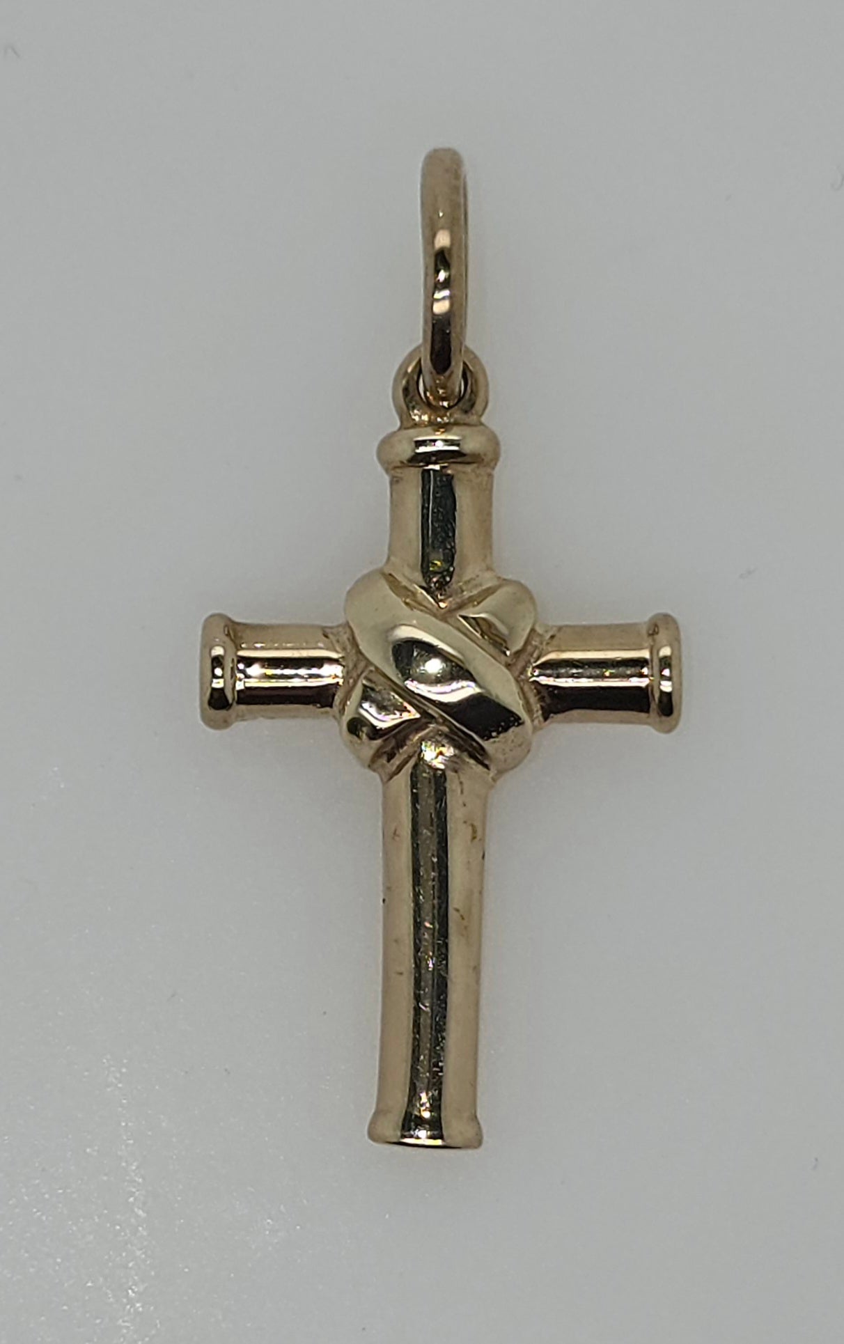 9CT YELLOW GOLD 23MM X 15MM CROSSOVER FEATURE CROSS PENDANT