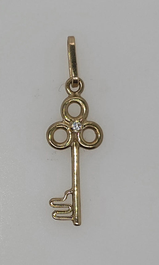 9CT YELLOW GOLD DIAMOND KEY 19MM CHARM