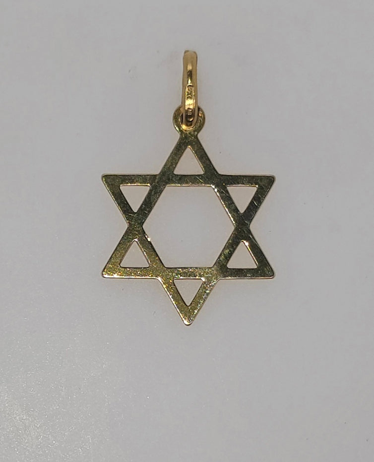 9CT YELLOW GOLD 17MM STAR OF DAVID PENDANT.