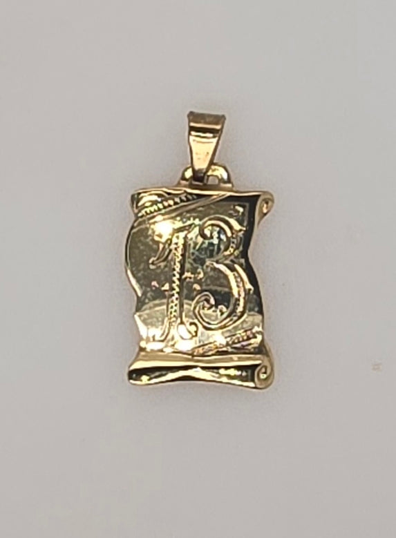 9CT YELLOW GOLD 17MM X 12MM SCROLL WITH 13 ENGRAVED PENDANT