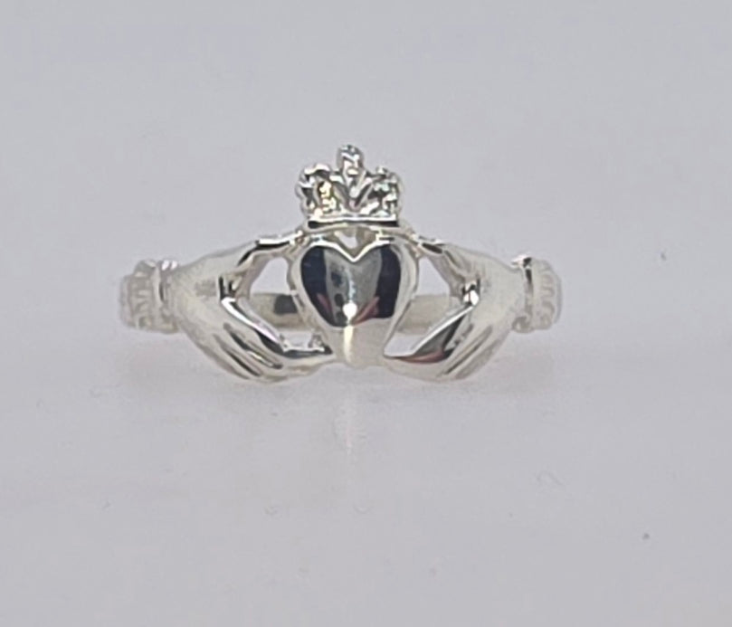STERLING SILVER SOLID CLADDAGH RING FINGER SIZE P.