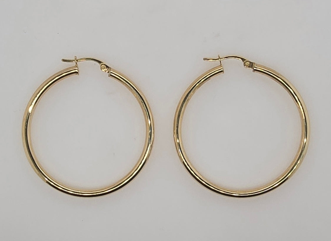 9CT YELLOW GOLD IMPORTED 2.5MM X 30MM HOOP EARRINGS.