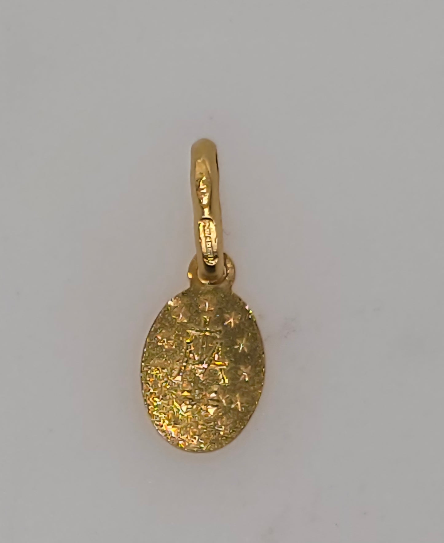 18CT YELLOW GOLD ITALIAN IMPORTED SMALL OVAL MADONNA CHARM