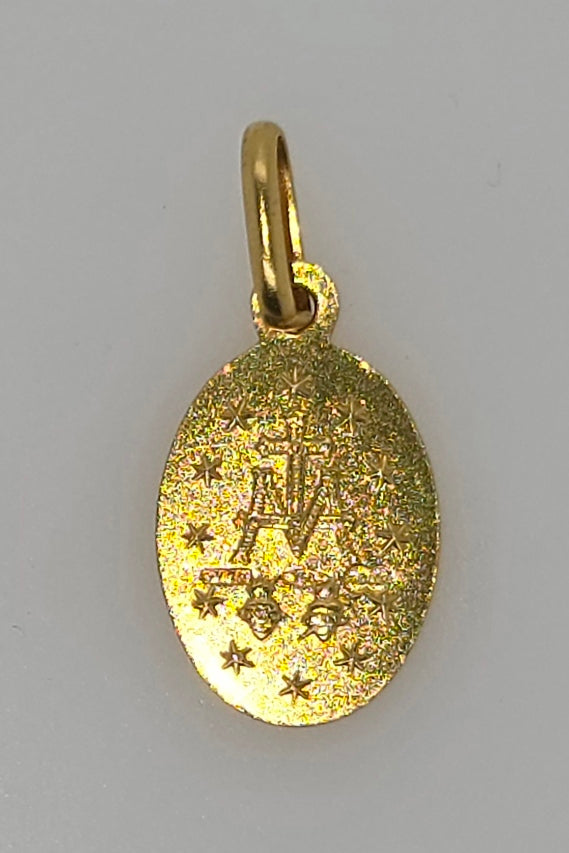 18CT YELLOW GOLD IMPORTED 13MM X 9.3MM OVAL MADONNA CHARM.