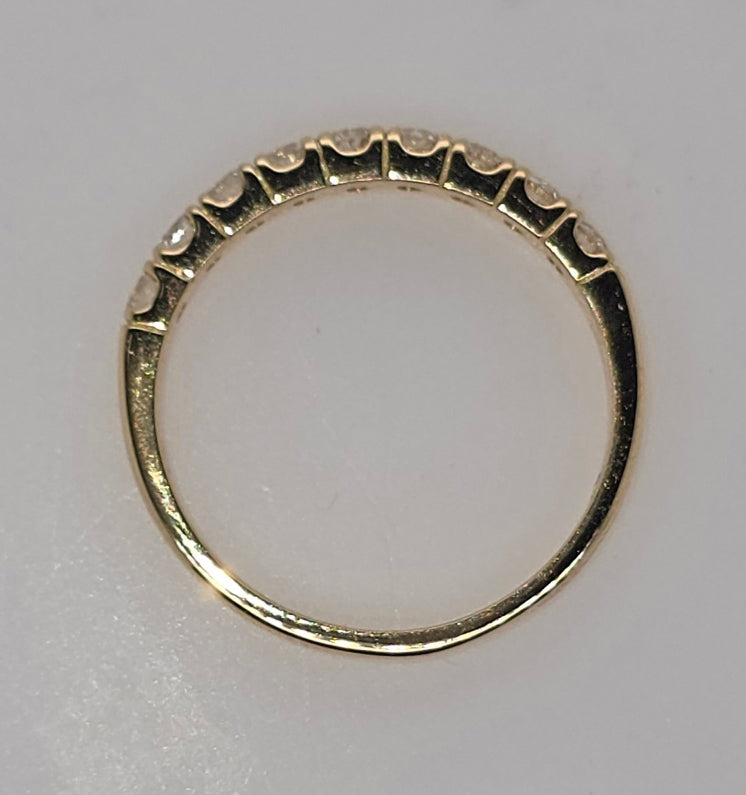 18CT YELLOW GOLD CLAW SET DIAMOND RING.