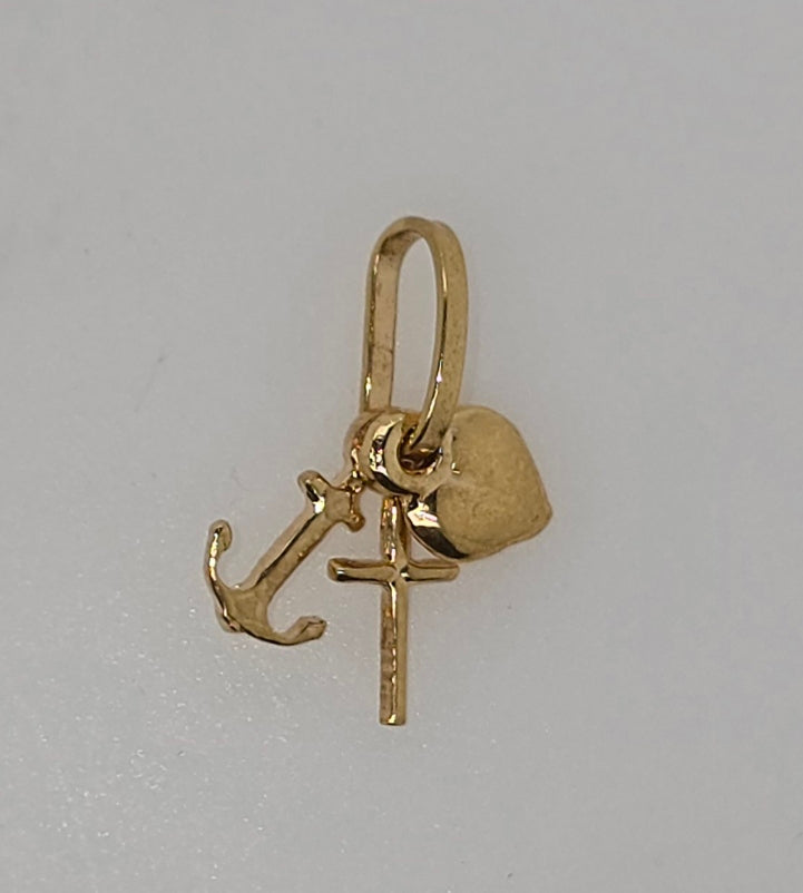 18CT YELLOW GOLD IMPORTED 8MM FAITH/HOPE/CHARITY CHARM.