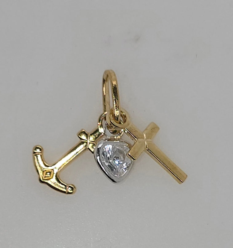 18CT YELLOW GOLD IMPORTED 11MM FAITH/HOPE/CHARITY PENDANT.