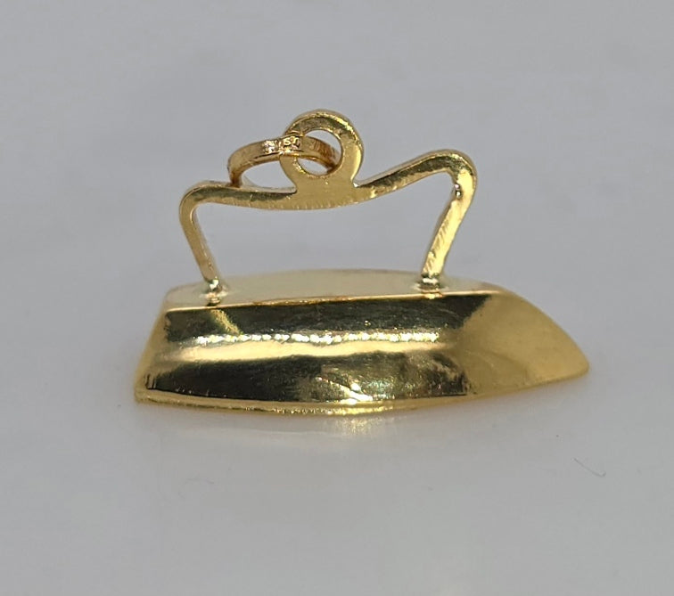 18CT YELLOW GOLD IMPORTED 9MM X 18.6MM IRON CHARM.
