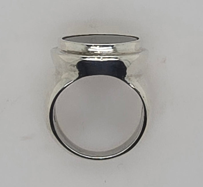 STERLING SILVER 15MM ROUND ONYX RING.