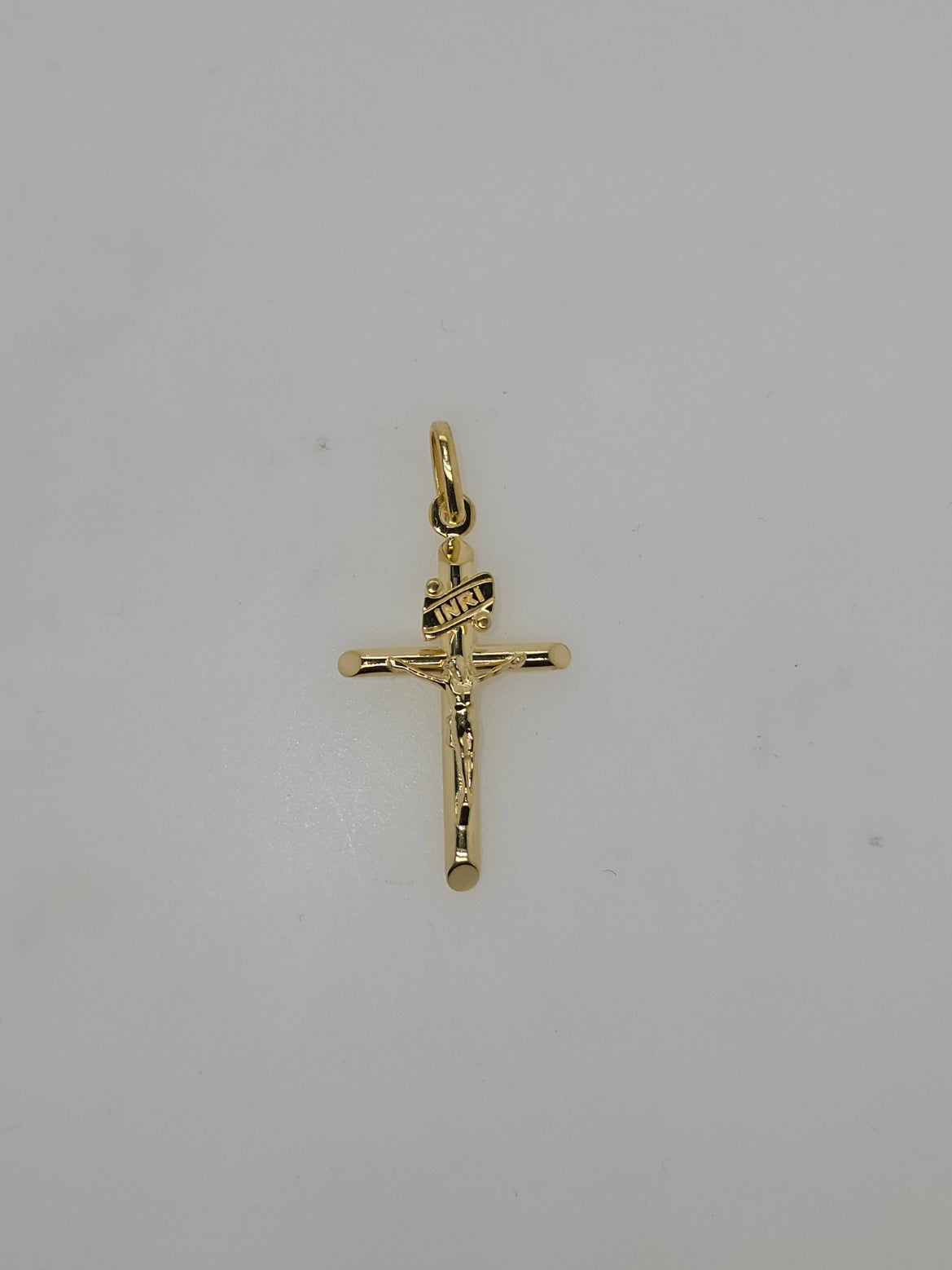 18CT YELLOW GOLD IMPORTED 25MMM X 17MM ROUND TUBE CRUCIFIX.