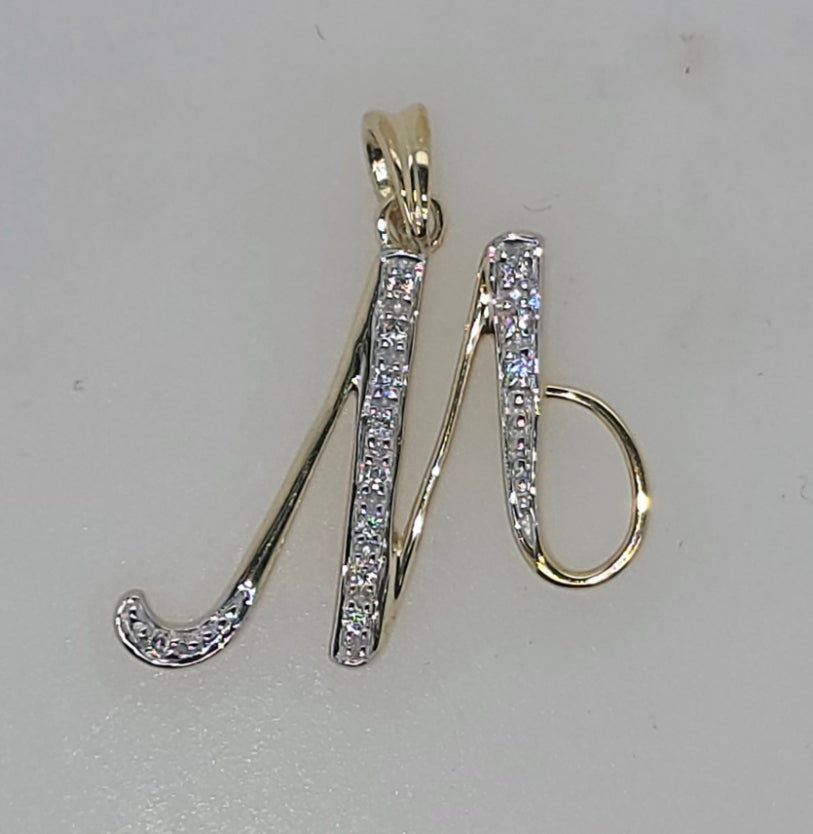 9CT YELLOW GOLD DIAMOND SCRIPT 15MM INITIAL M PENDANT WITH 12 DIAMONDS = 0.04CT