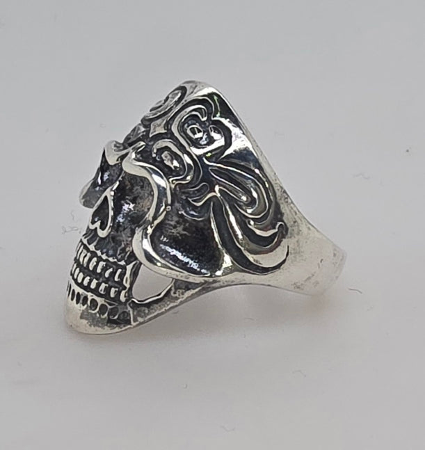STERLING SILVER PATTERN 26MM SKULL RING.