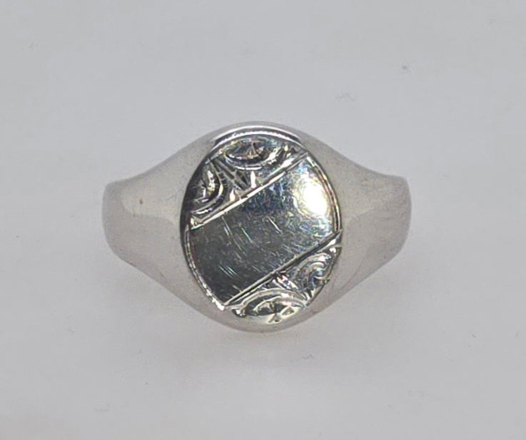 STERLING SILVER 14MM X 11MM OVAL ENGRAVED SIGNET RING.