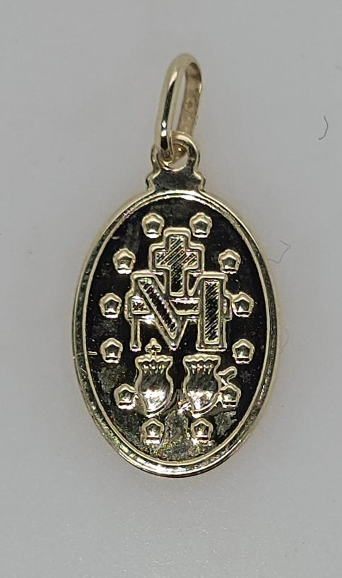 9CT YELLOW GOLD ITALIAN MIRACULOUS MADONNA OVAL PENDANT.