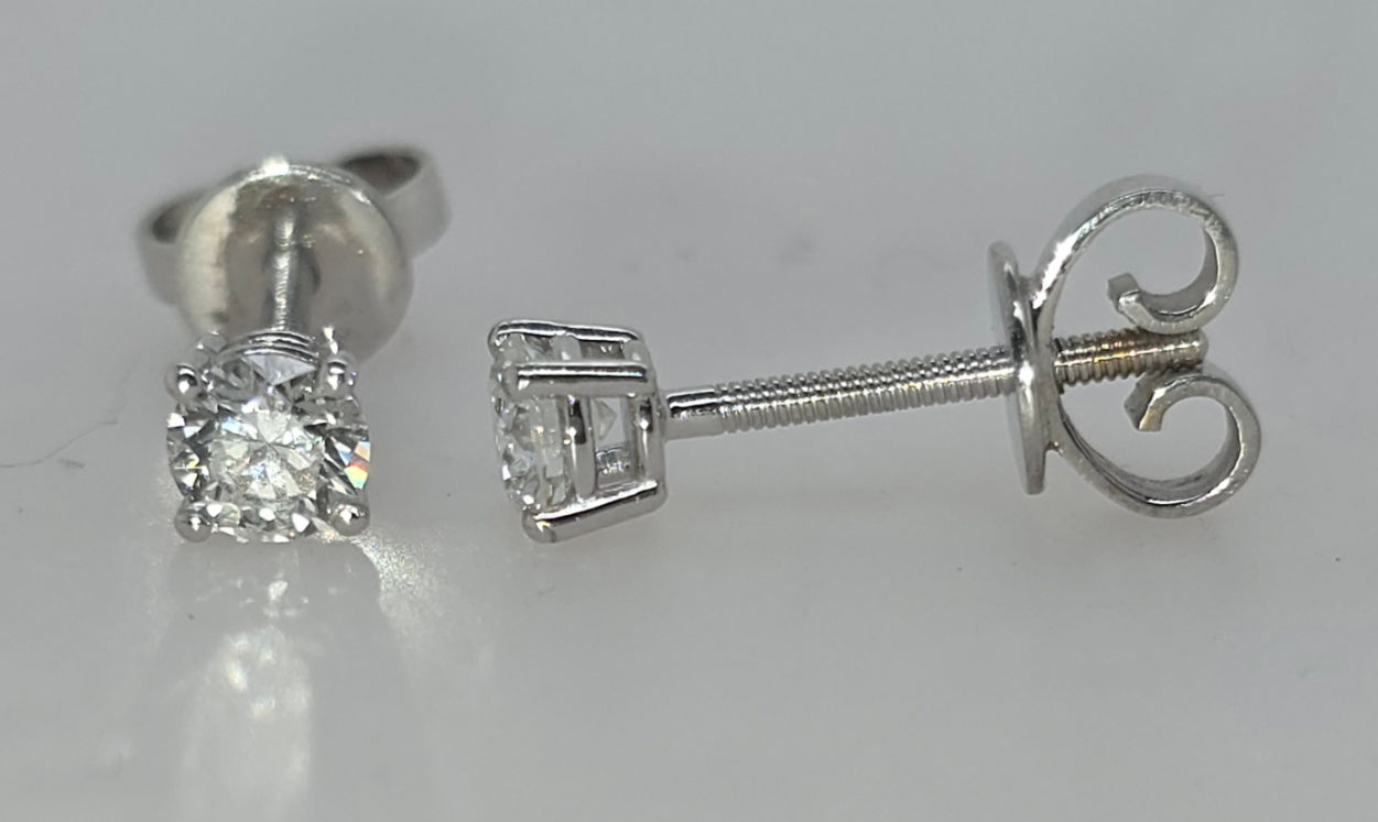18CT WHITE GOLD FOUR CLAW DIAMOND STUD EARRINGS 2 ROUND BRILLIANT CUT DIAMONDS = 0.40CT F SI WITH SCREWBACK FITTINGS.