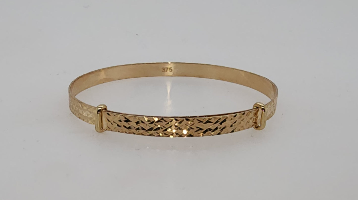 9CT YELLOW GOLD SOLID 3.4MM EXPANDABLE DIAMOND CUT BABY BANGLE.