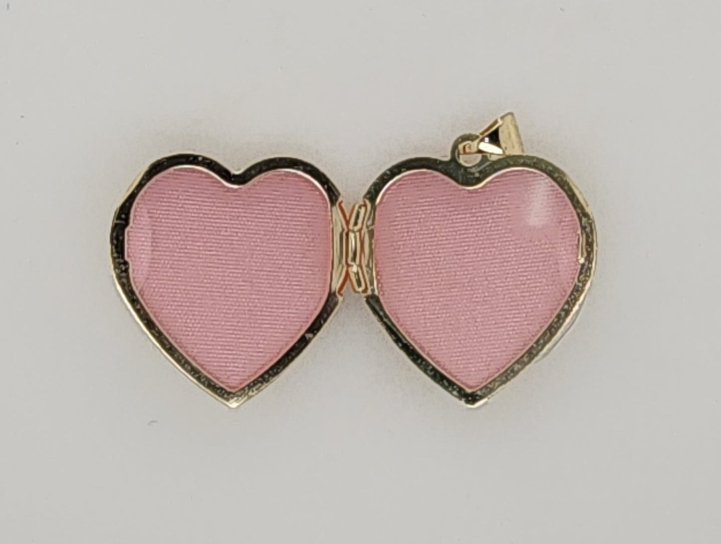 9CT YELLOW GOLD 21MM HEART LOCKET WITH FLORAL PATTERN.