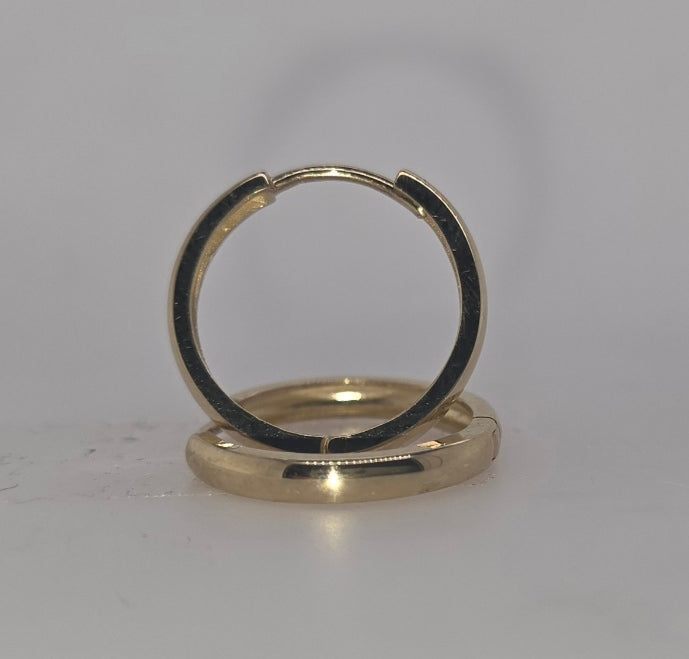9CT YELLOW GOLD IMPORTED 2.3MM X 13MM HUGGIE EARRINGS.
