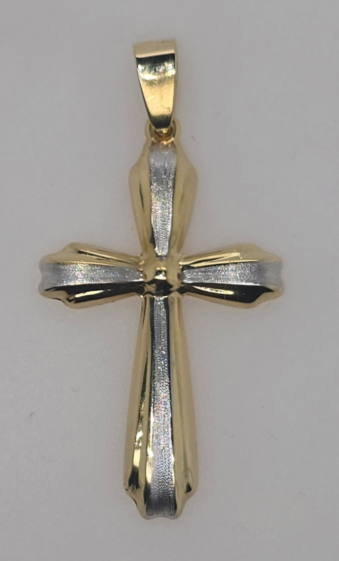 18CT TWO TONE YELLOW AND WHITE GOLD FANCY CROSS PENDANT.