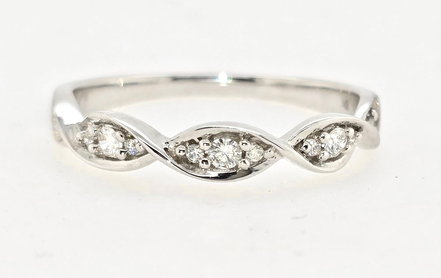 9CT WHITE GOLD DIAMOND RING