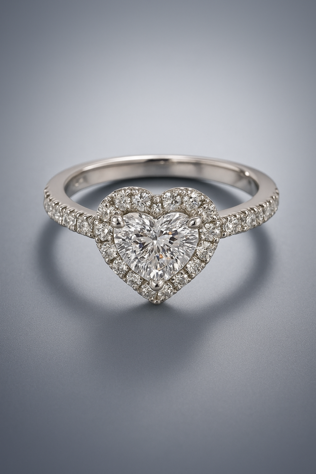 18CT WHITE GOLD DIAMOND RING